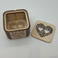 Holzbox Herz mit Deckel offen